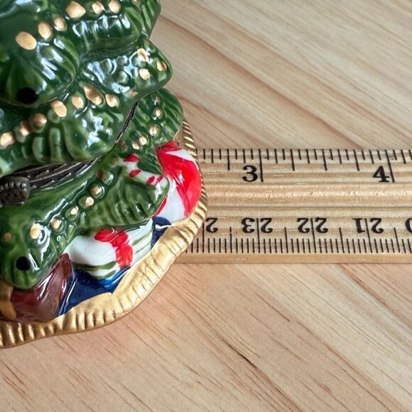 Ceramic Christmas Tree Trinket Box With Gold Star Lid & Holiday Gift Design - Picture 8 of 8